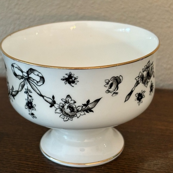 VINTAGE Royal Victoria dessert cups Black Rose Flower - Picture 2 of 6